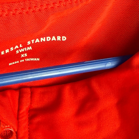 Universal Standard Red - Picture 1 of 15